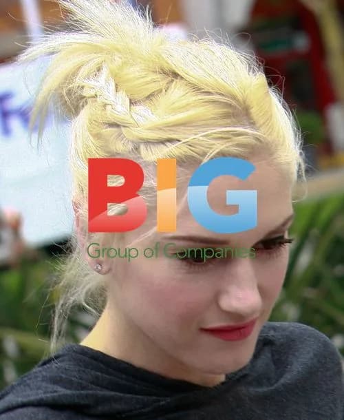 Gwen Stefani Visits Nail Salon