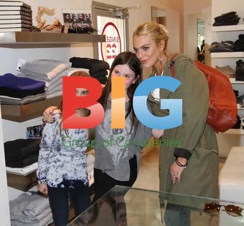 Lindsay Lohan Shopping in NY