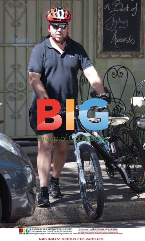 Russell Crowe Takes Cigarette Break