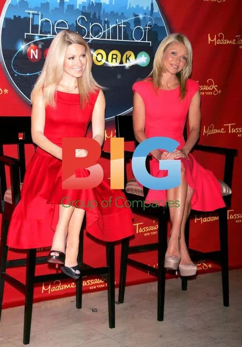 Kelly Ripa Unveils Wax Figure