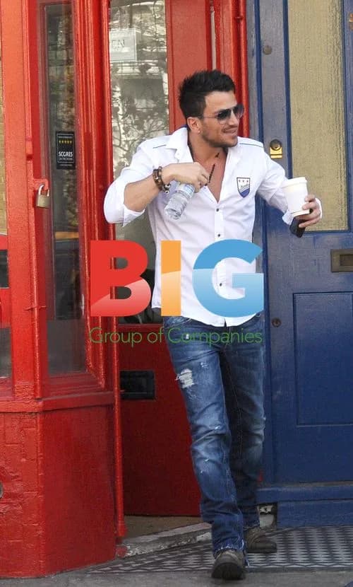 Peter Andre and Elen Rivas at Cafe