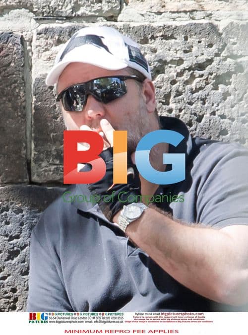 Russell Crowe Takes a Smoke Break