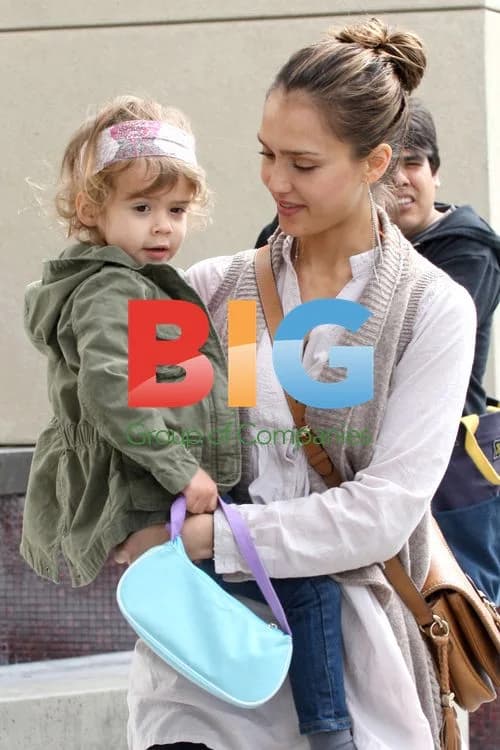 Jessica Alba Takes Baby Honor for Breakfast