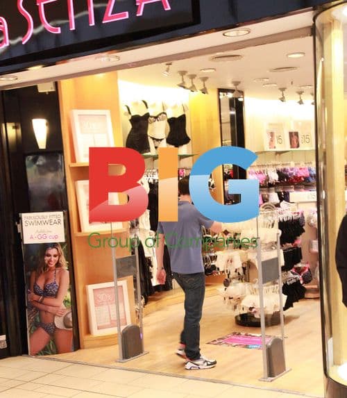 Kirk Norcross Shopping at La Senza