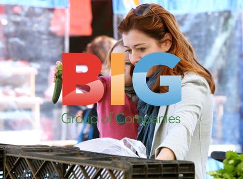 Alyson Hannigan and Daughter at Farmers Market