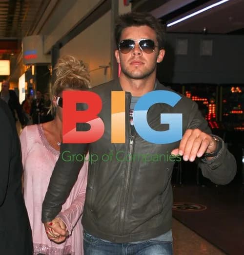 Jordan and Leandro Penna Arrive at UK Airport