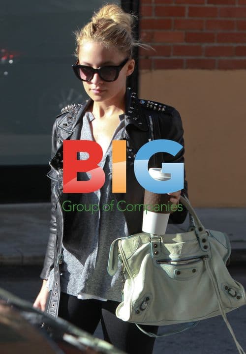 Nicole Richie Grabs Coffee After Gym