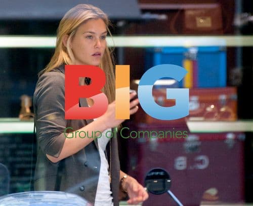 Bar Refaeli Goes Shoe Shopping in Paris