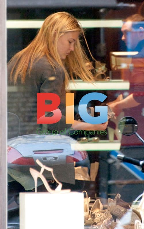 Bar Refaeli goes shoe shopping in Paris