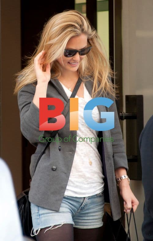 Bar Refaeli Goes Shoe Shopping in Paris