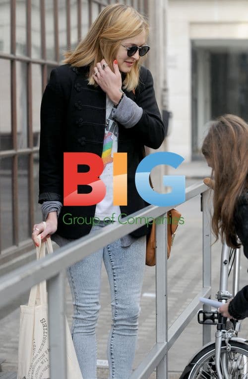 Fearne Cotton Arriving to Work