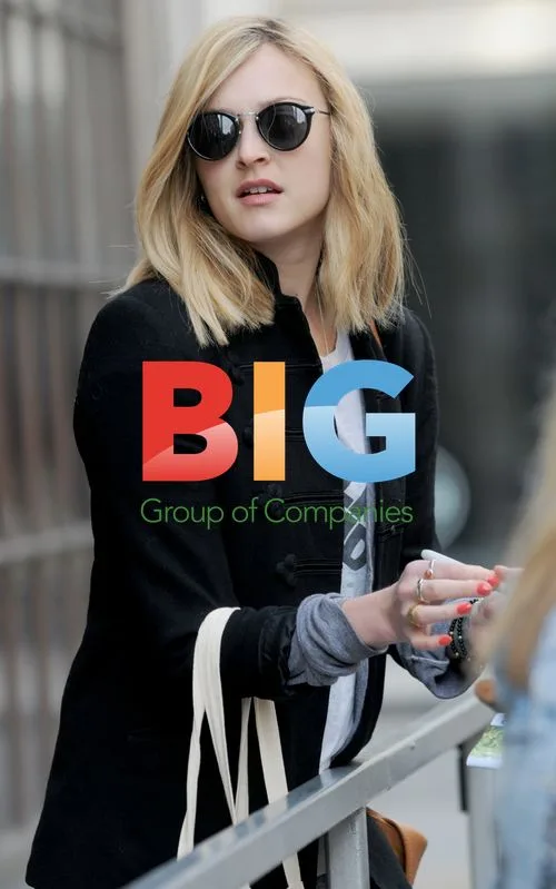 Fearne Cotton Arriving to Work