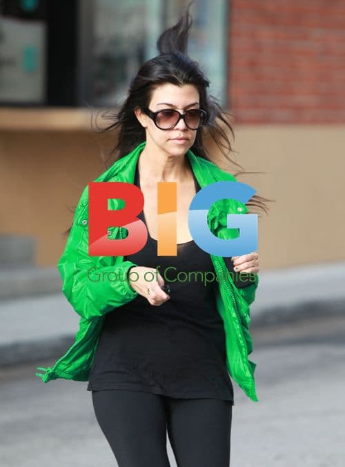 Kim Kardashian and Kourtney Kardashian Workout