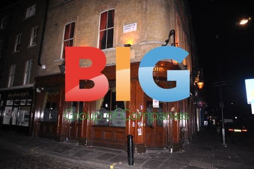 Protesters Hold Kiss-In at London Pub