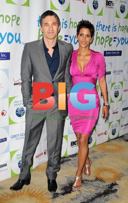 Olivier Martinez and Halle Berry at 2011 Jenesse Gala