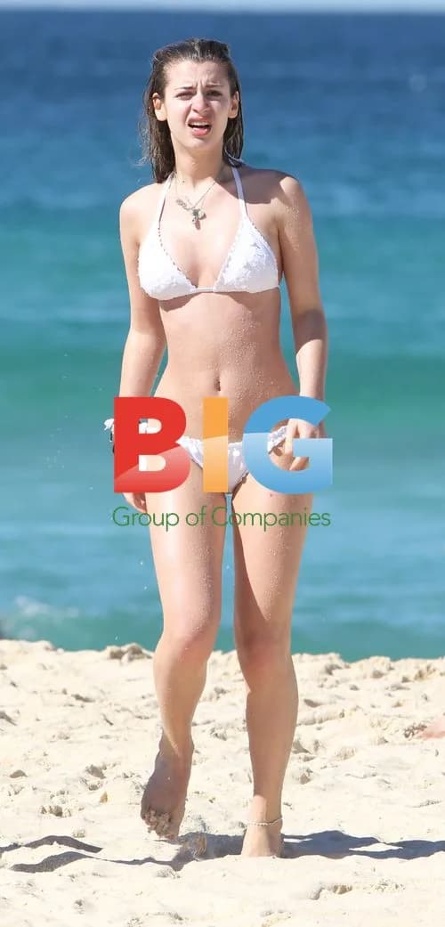 Nigella Lawson\'s Daughter on Bondi Beach
