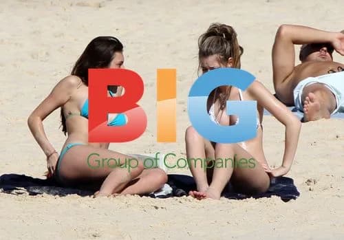 Nigella Lawson\'s daughter on Bondi beach