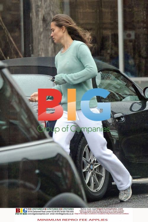 Pippa Middleton moves car from yellow line