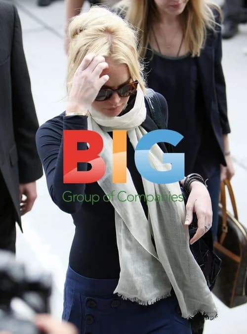 Lindsay Lohan Arrives at Court