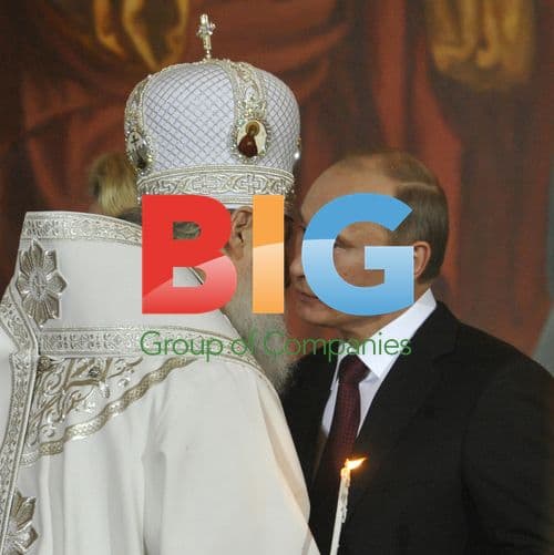 Patriarch Kirill greets Putin at Easter service
