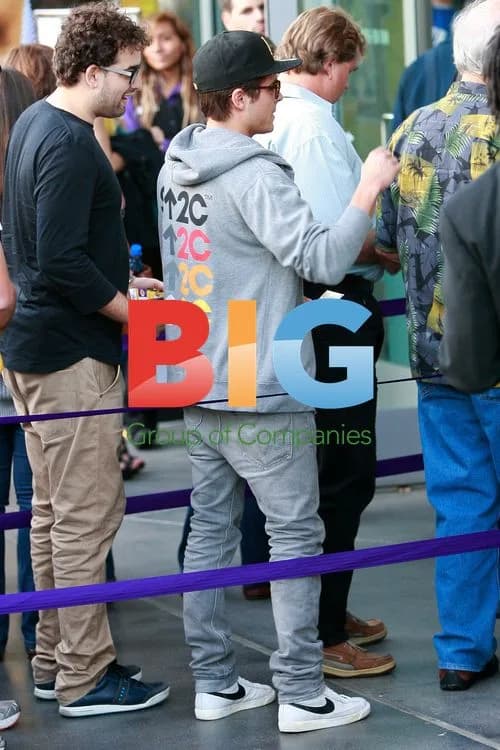 Zac Efron at LA Lakers vs New Orleans Hornets