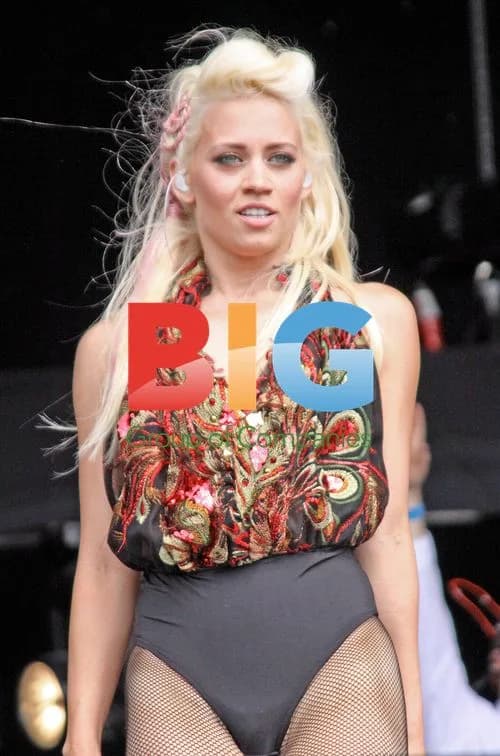 Kimberley Wyatt Performs at Leeds In The Park