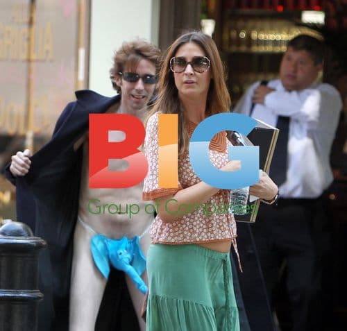 Lisa Snowdon Flashed by Comedian