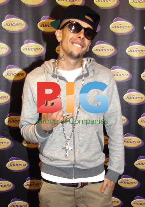 Pixie Lott and Dappy Mobbed by Fans in Liverpool