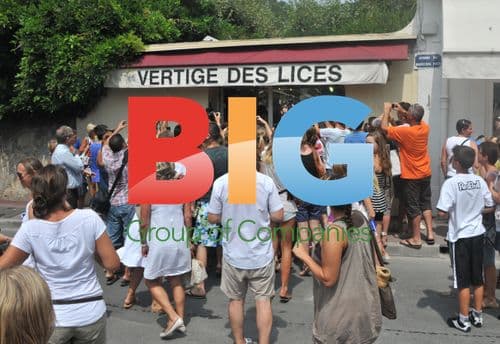 Paris and Nicky Hilton Mobbed by Fans in Saint Tropez