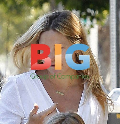 Kate Hudson and family out for lunch