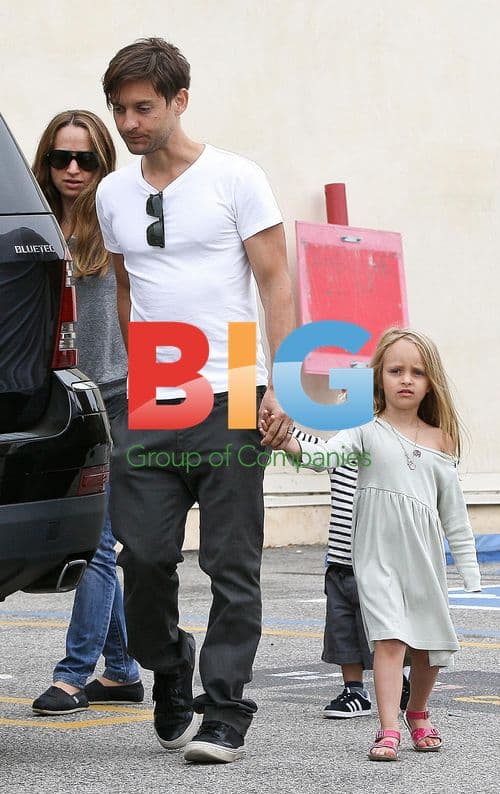 Tobey Maguire and Family Out for Brunch
