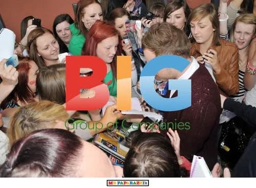 Olly Murs Promotes New Single in Glasgow