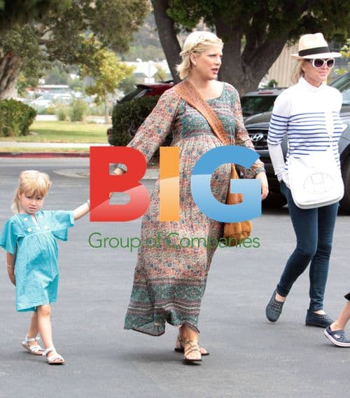 Tori Spelling at Farmers Market