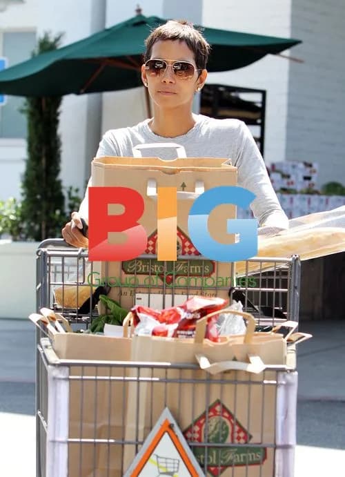 Halle Berry Grocery Shopping