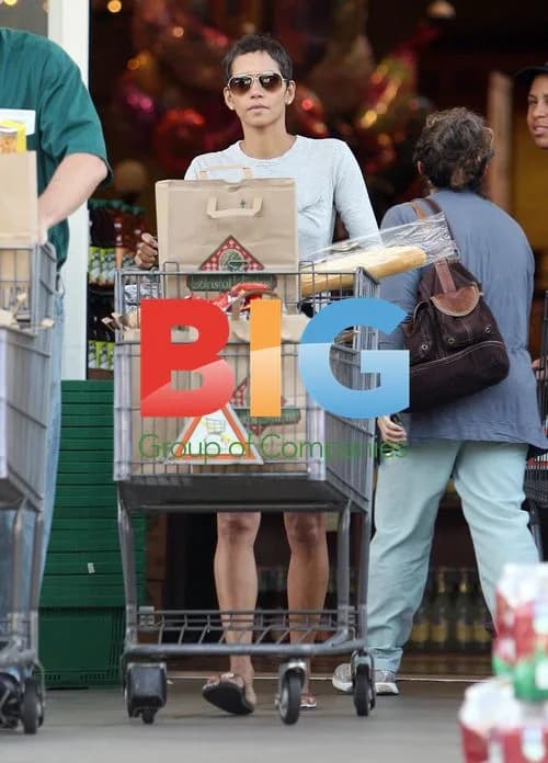 Halle Berry Grocery Shopping