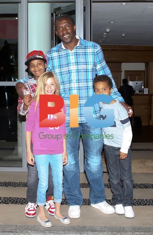 Celebrities attend Smurfs 3D gala in London