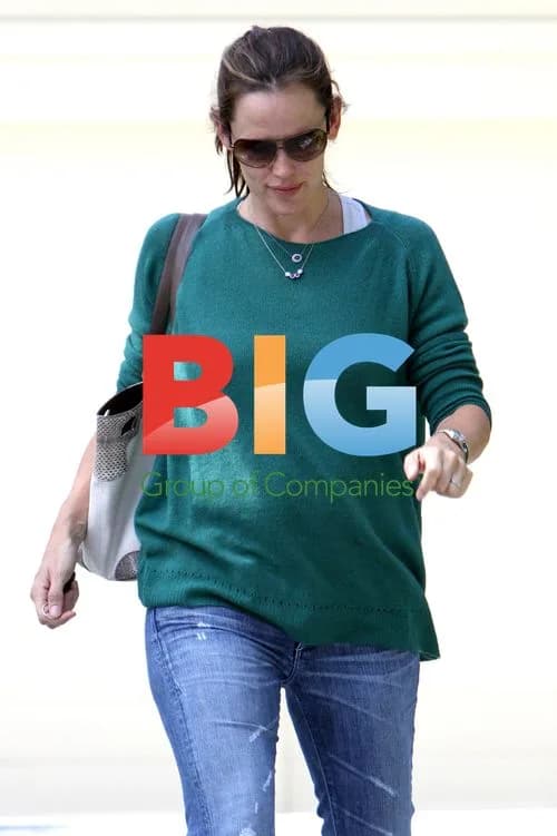 Jennifer Garner Visits Friend in Pacific Palisades