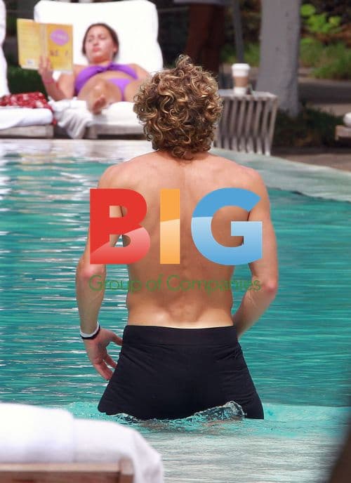 Diego Forlan Relaxes on Miami Vacation