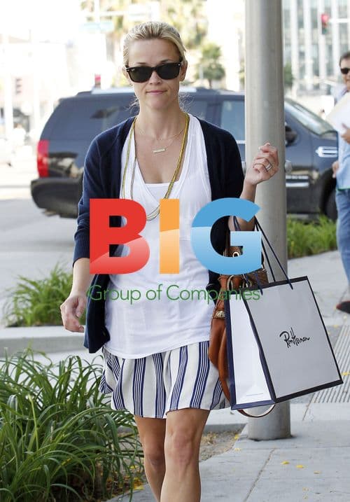Reese Witherspoon Shopping in LA
