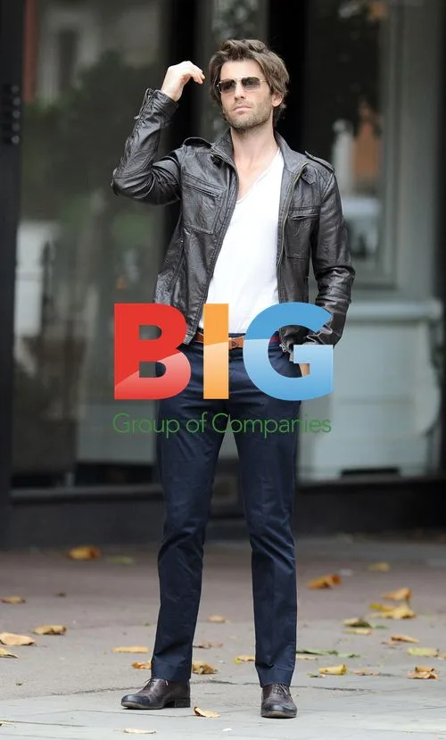 Louis Dowler Spotted at Bus Stop in London