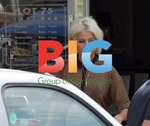 Pixie Lott Visits Shenfield Cafe