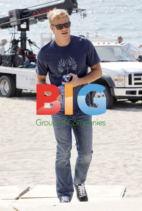 90210 Cast Filming on Beach