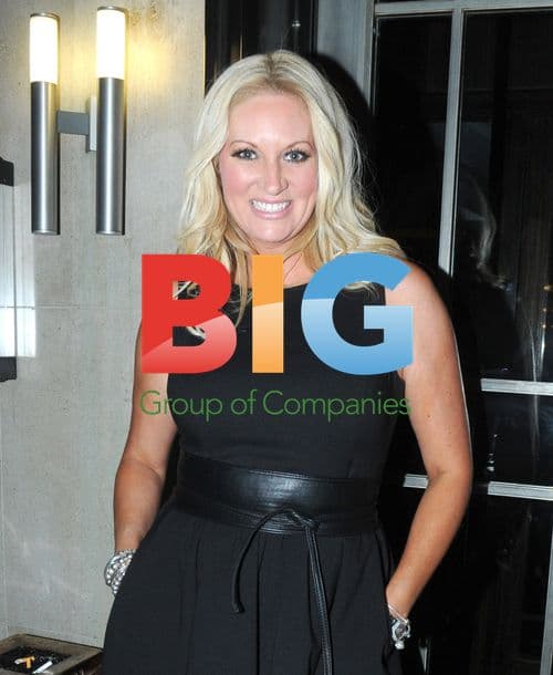 Sarah Bosnich and Emma Noble Outside Hotel