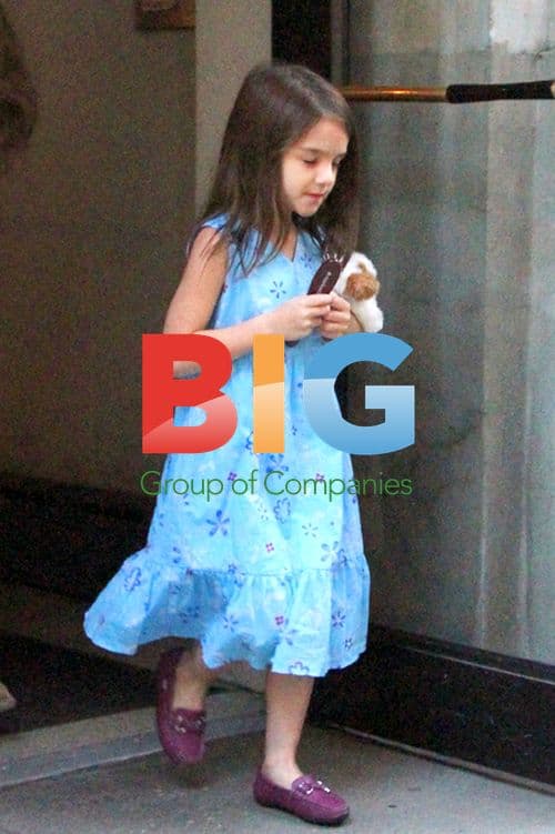 Suri Cruise and Katie Holmes leave New York apartment