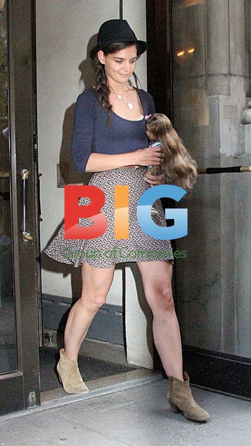 Suri Cruise and Katie Holmes Leave Apartment