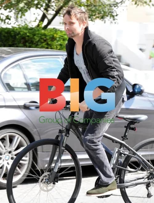 Muse singer Matt Bellamy bikes in London