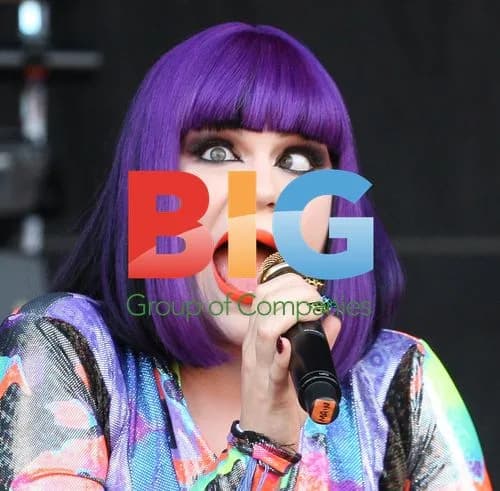 Jesse J at V Festival 2011
