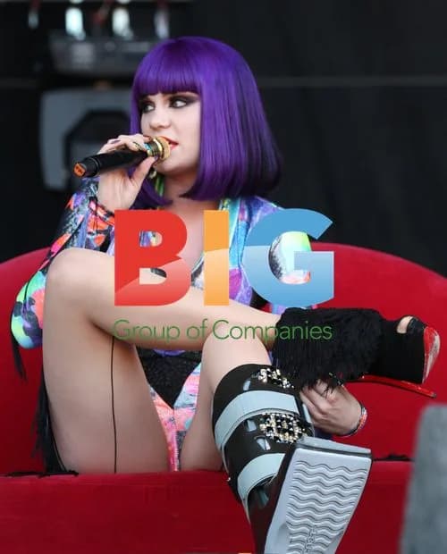 Jesse J at V Festival 2011