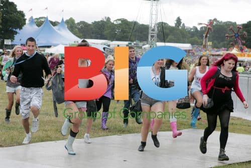 Fans Rush to Stage at V Festival