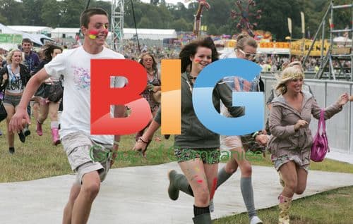 V Festival Crowd Rushes to Stage